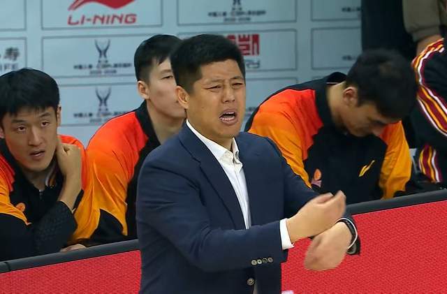 保利体育登录入口-一个赛季被罚8次，总罚金高达27万元，最惨球队出炉，裁判却无恙